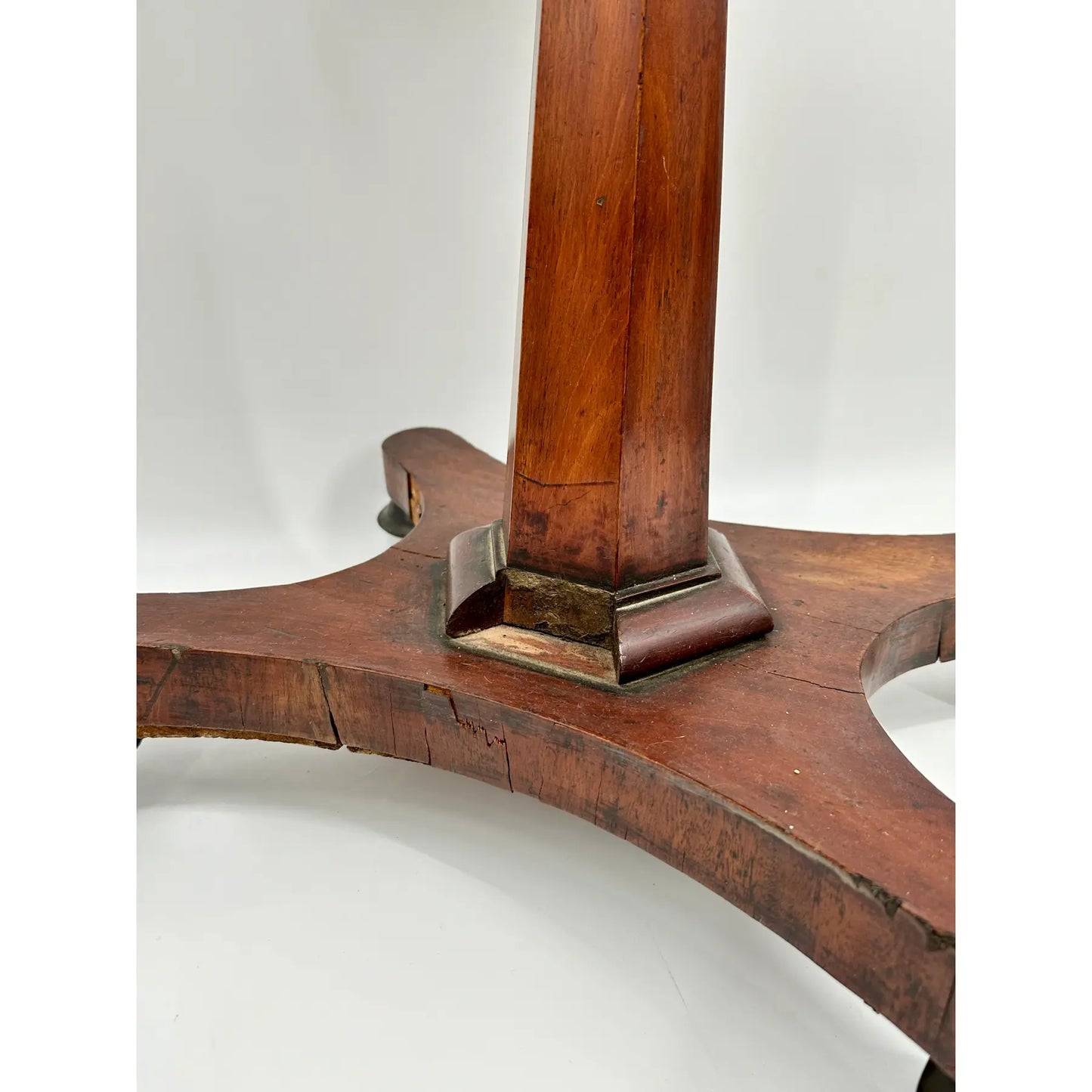 Late 19th Century Classical Mahogany Chess Table With Inlaid Top